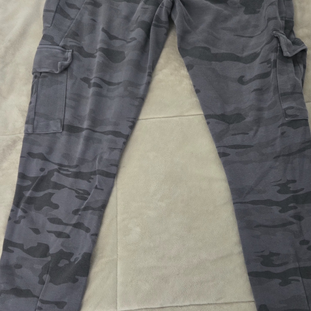 Alphalete Gray Camo Joggers